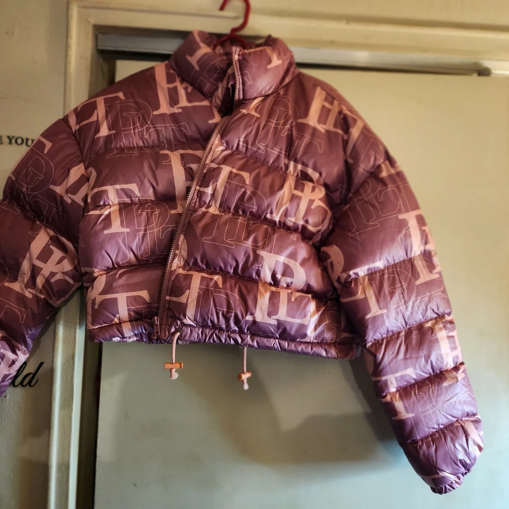 PrettyLittleThing Pink Puffer Jacket with Logo - Picture 2 of 5
